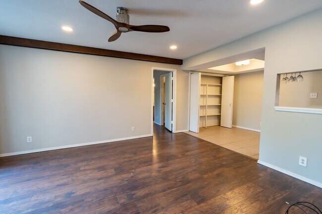 Building Photo - Charming 2 Bed/ 2 Bath Condo in South Tulsa!