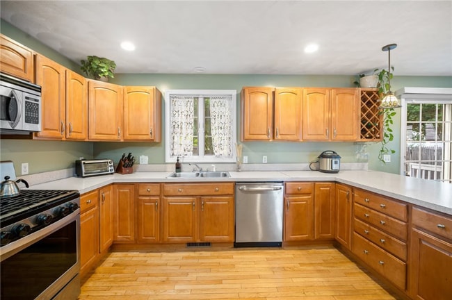 Photo - 75 Hagan St House