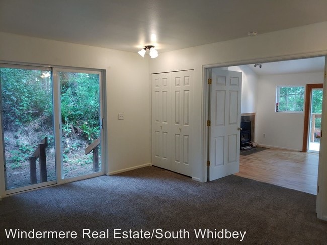 Building Photo - 4799 Lakeside Dr