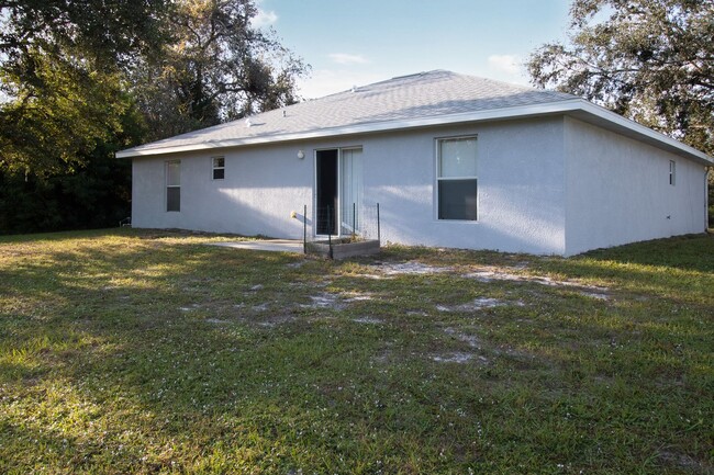 Building Photo - Annual Rental in North Port!