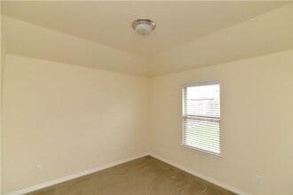 Building Photo - 1204 Kittyhawk Dr