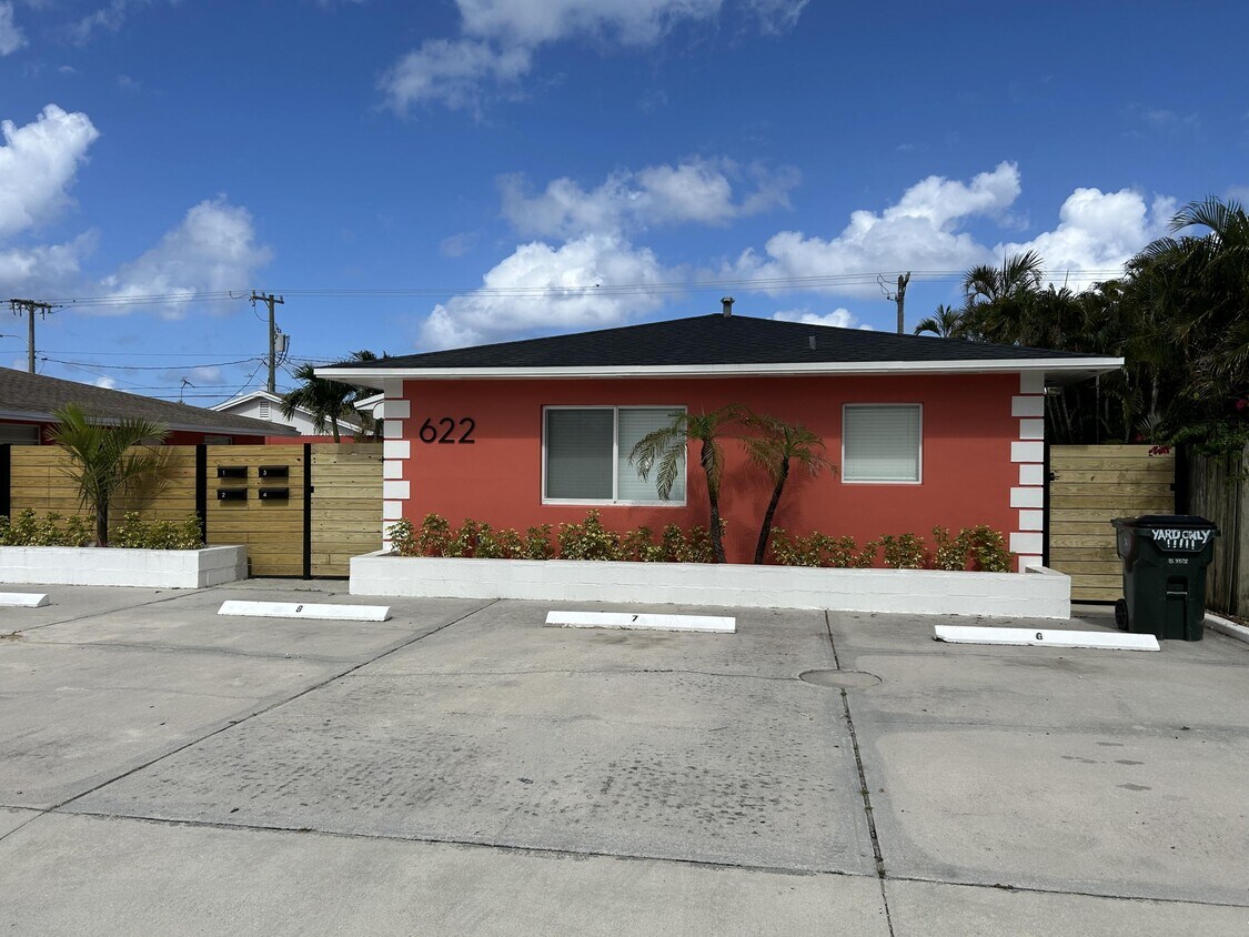Primary Photo - 622 N M St