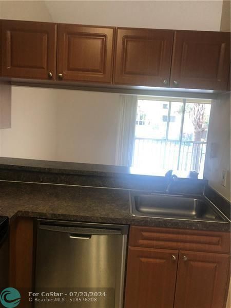 Foto del edificio - 18207 Glenmoor Dr