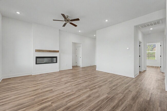 Foto del edificio - Modern 3-Bed Home with Open Layout & Premium Finishes – Ready Now