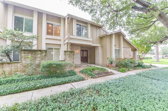 Gorgeous and very spacious townhome in the... photo'