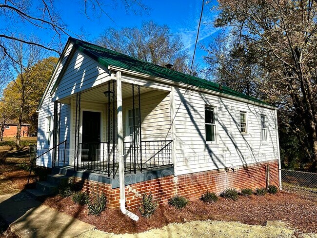 Building Photo - 231 Fairview Dr