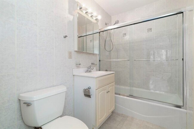 Large room's bathroom - 529 W 147th St