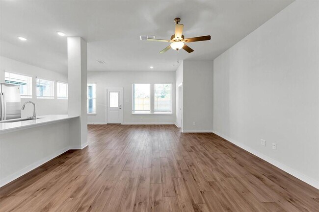 Building Photo - 16915 Tulip Row Ln
