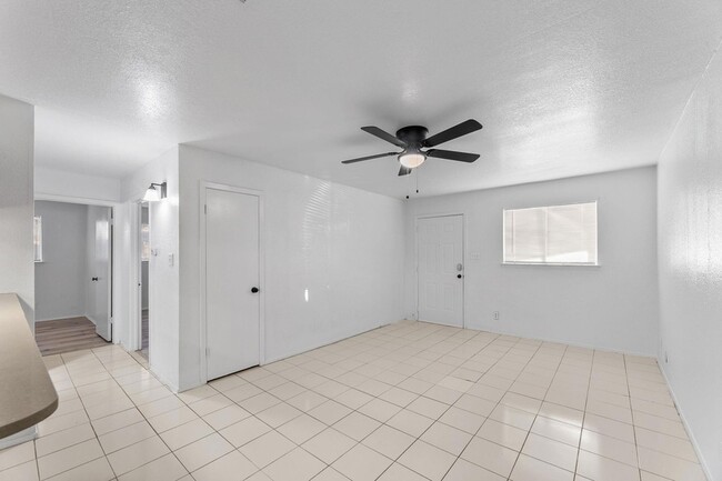 Foto del edificio - 11103 Renel Dr