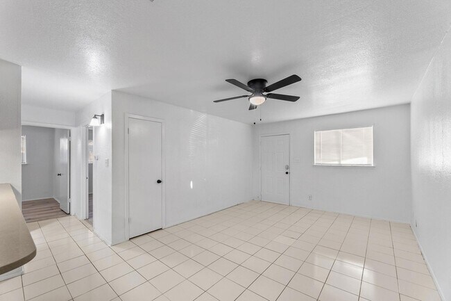 Building Photo - 11103 Renel Dr