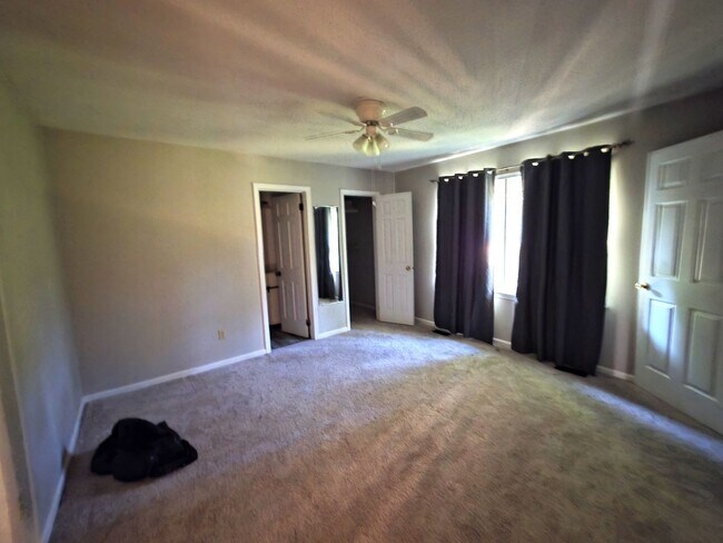 Foto del edificio - 774 Old Lucas Creek Rd