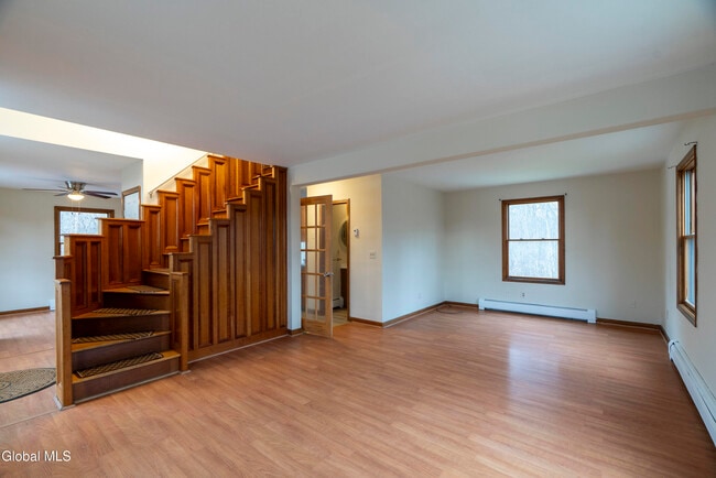 Building Photo - 4 Easy St