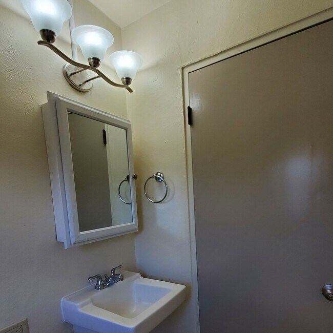 54 N Morris St Unit 1, Waynesburg, PA 15370 Apartments in Waynesburg