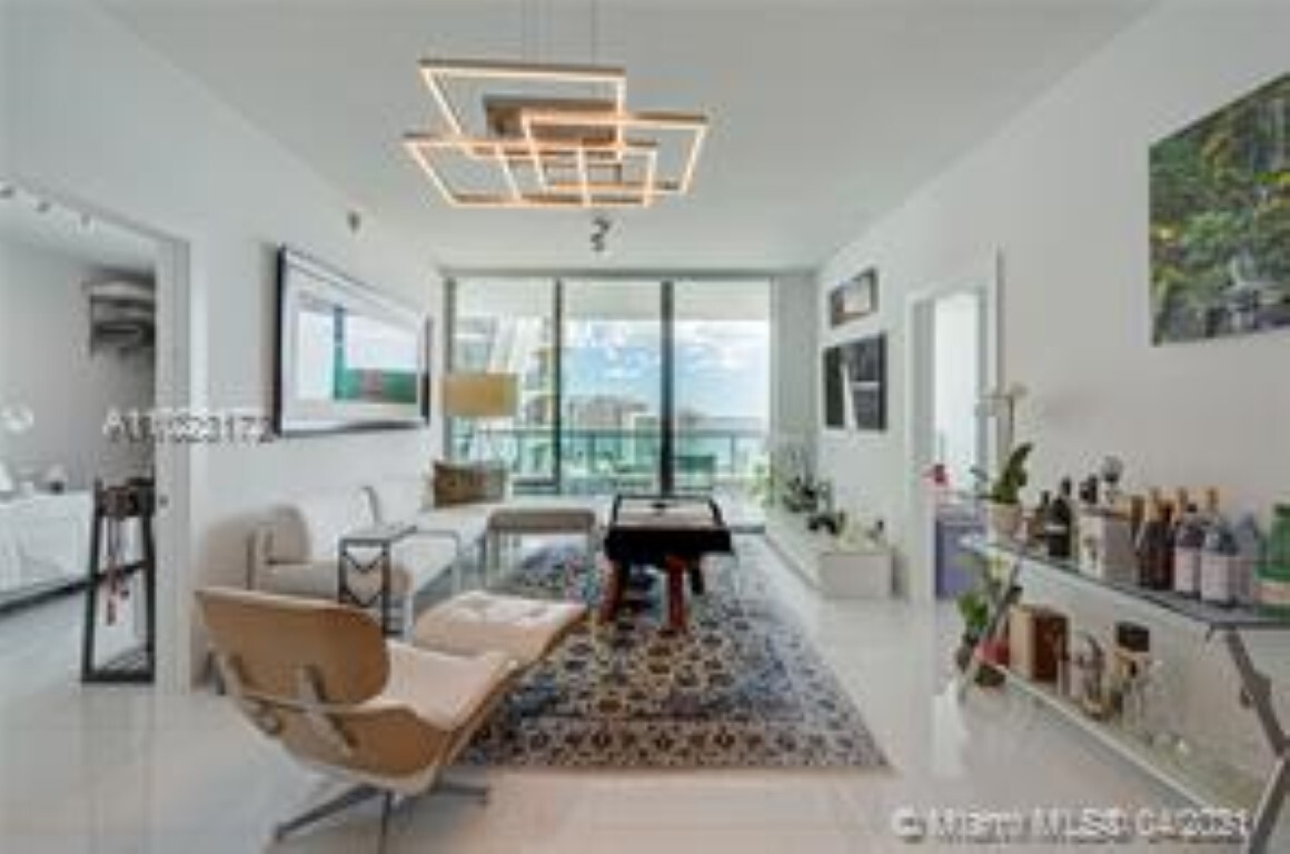 Primary Photo - 900 Biscayne Blvd