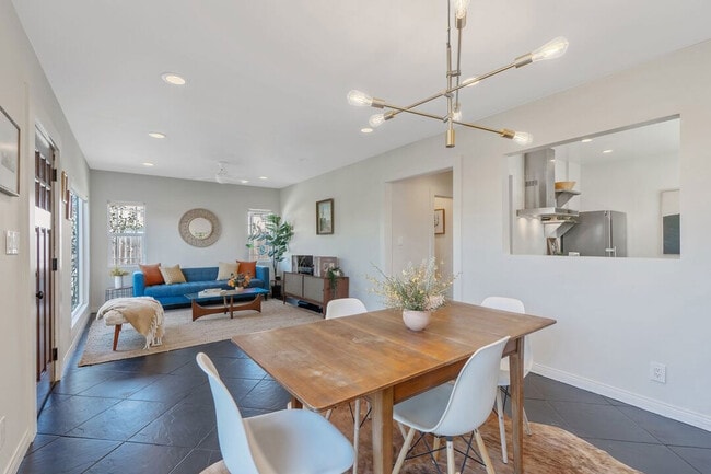 Building Photo - 2324 S Highland Ave