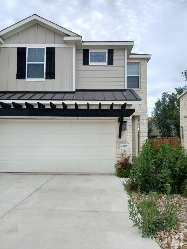 Building Photo - 2320 Calvert Dr