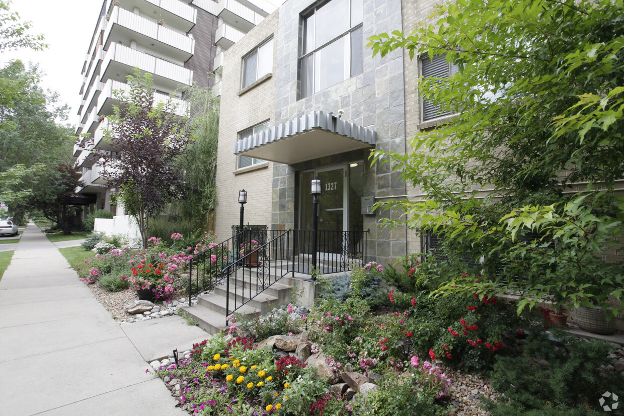 Building Photo - 1327 Steele St