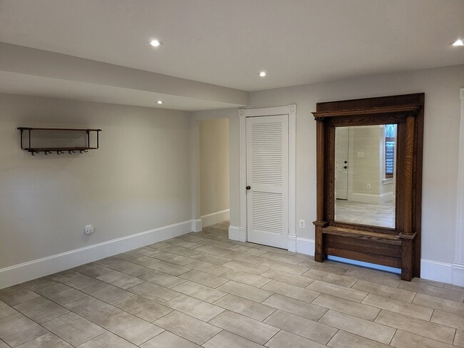 Building Photo - 210 8th St SE