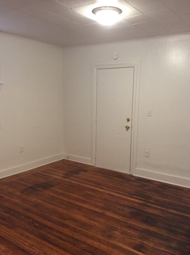 Building Photo - Newton Square Area near Penn Market!