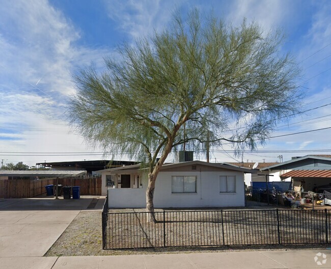 Building Photo - 844 S Lewis