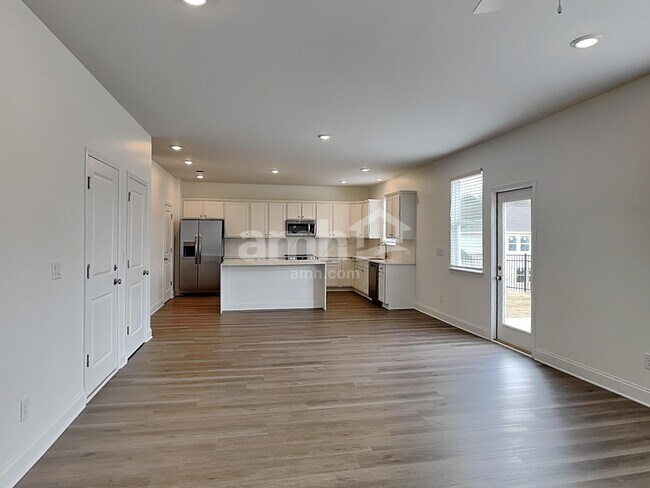 Foto del edificio - 347 Hickory Pointe Rd