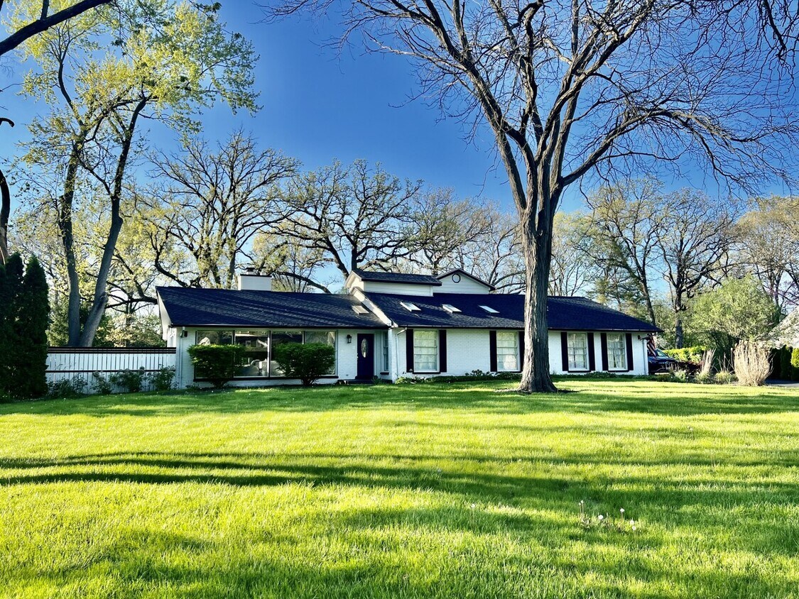 Primary Photo - 1564 Bowling Green Dr