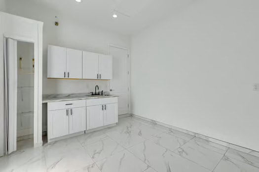 Foto del edificio - 653 Stanley Ave