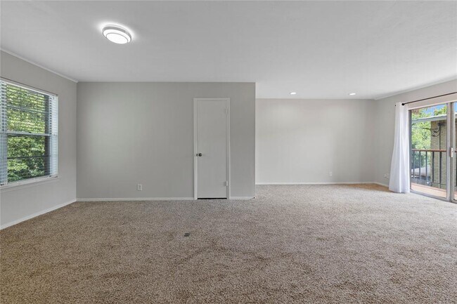 Foto del edificio - 6620 Eastridge Dr