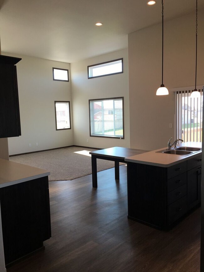 Foto del edificio - 3 Bed 3 Bath Single Family Available For Rent