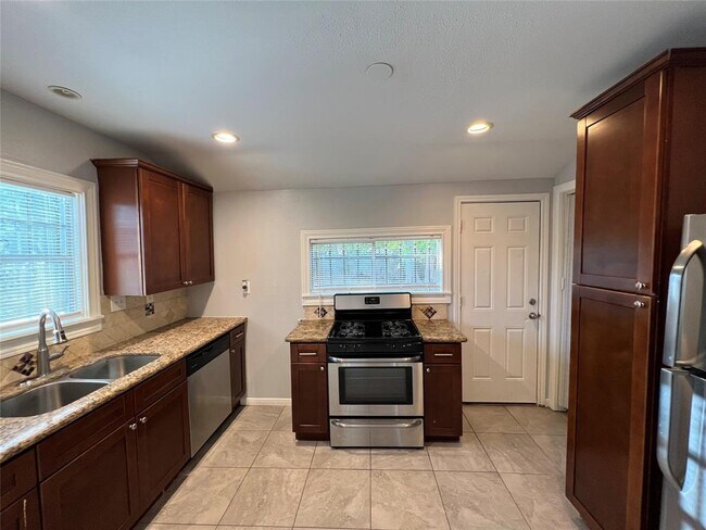 Foto del edificio - 1005 E 39th St