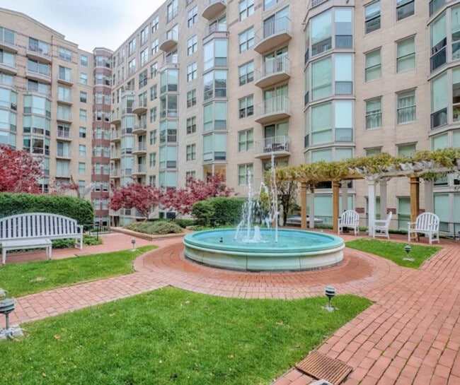 Foto del edificio - 690 D St NW