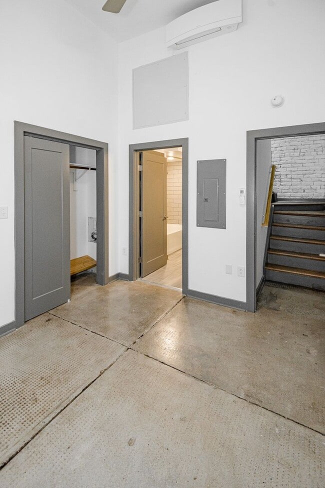 Photo - One bedroom in historic downtown Richmond Apartment