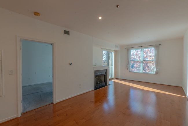 Building Photo - 1645 International Dr