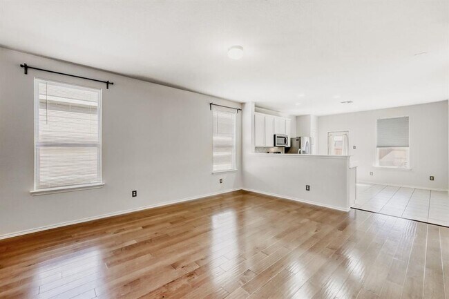 Foto del edificio - 183 Eves Necklace Dr.