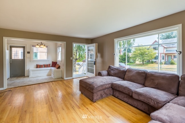 Building Photo - Live 5-Minutes from WWU — Roommate-Friendly Home Near Downtown Bellingham