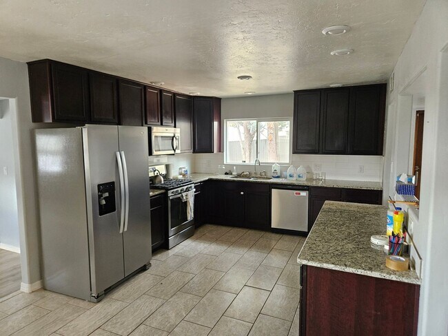 Foto del edificio - 3 Bedroom Single Family Home in Albuquerque