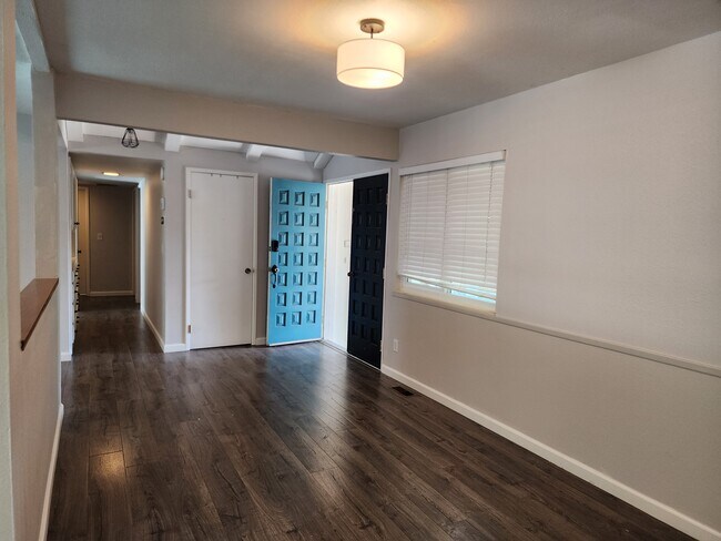 Building Photo - 3301 Bryant Ct