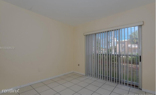 Building Photo - 717 SW 11th Ave