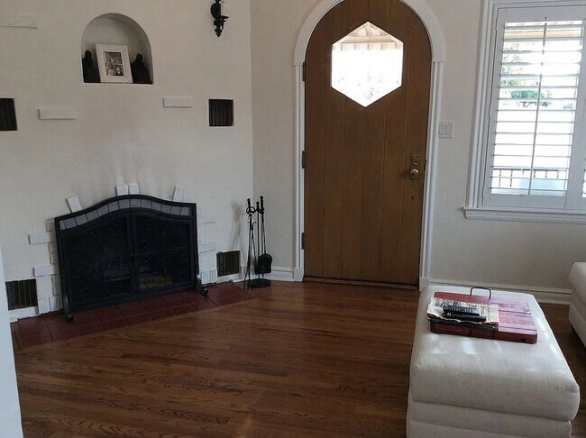 Building Photo - 304 Nevada Way