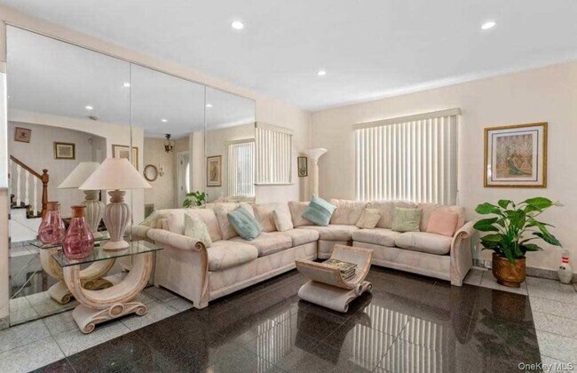 Foto del edificio - 73-14 174th St