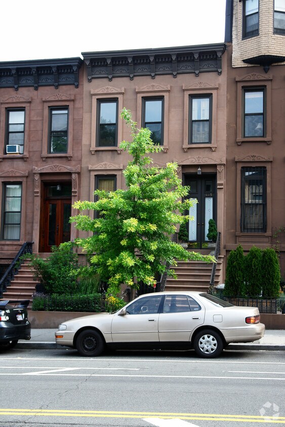 Building Photo - 425 9th St