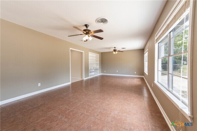 Building Photo - 125 Palmo Dr