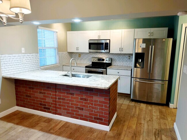 Building Photo - 100 Castilian Dr