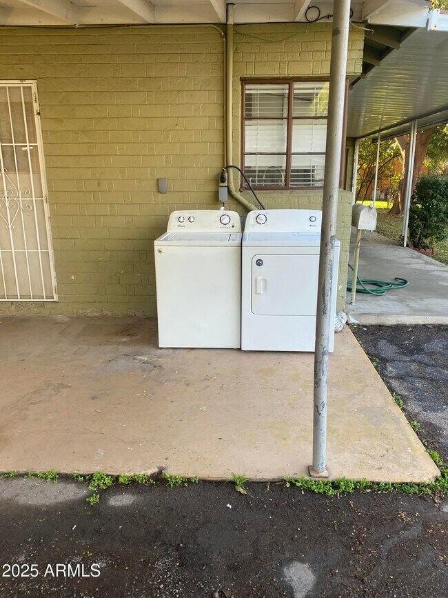 Foto del edificio - 318 W Georgia Ave