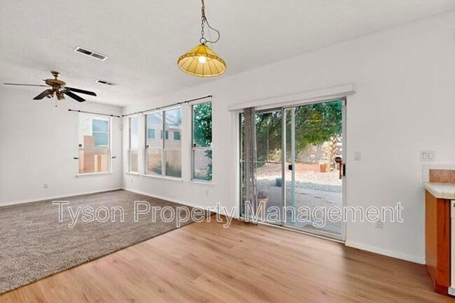 Foto del edificio - 10027 Silverton Dr NW