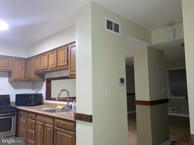 Foto del edificio - 1652 Riverwood Rd
