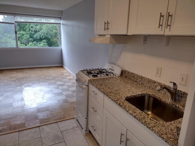 Building Photo - 5500 Friendship Blvd