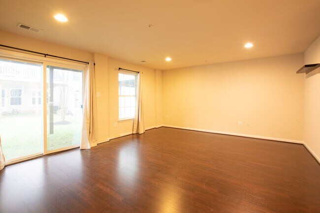 Building Photo - Amazing 3 BR/2.5 BA Townhome in Pumphrey!