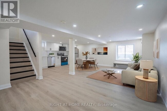 Photo du bâtiment - 809 Helen Crescent