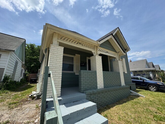 Foto del edificio - Near Westside 4 Bedroom 2 Bath